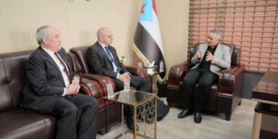 نائب رئيس الهيئة الوطنية للإعلام الجنوبي يلتقي وفد منتدى الشرق الأوسط في العاصمة عدن