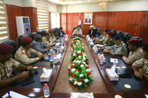 محافظ المهرة يترأس اجتماع اللجنة الأمنية ويشيد بتضحيات الجيش والأمن ويوجه برفع الجاهزية