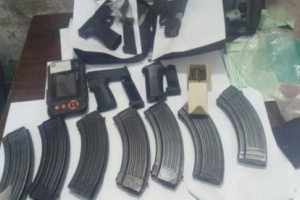 النخبة الحضرمية تضبط شحنة أسلحة قبل تهريبها عبر نقطة المصنع