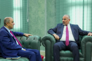 الرئيس الزُبيدي يشدد على تسريع وتيرة الأداء الحكومي في القطاعين الاقتصادي والخدمي
