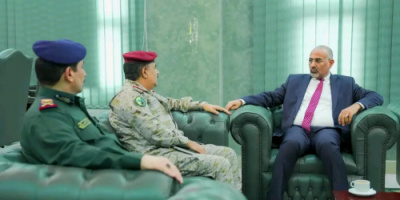 الرئيس الزُبيدي يشدد على أهمية تعزيز التنسيق العسكري والأمني لحفظ الأمن والاستقرار