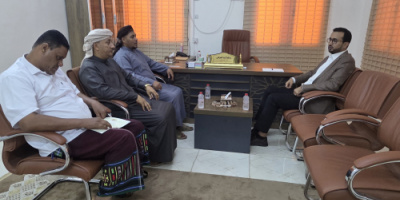 العولقي والمحافظ الثقلي يناقشان تنفيذ المخطط العام مستربلان بسقطرى 