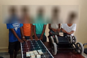 أمن العاصمة عدن يلقي القبض على عصابة سرقة منازل وتضبط متورطين ببيع المسروقات في أسواق الخردة