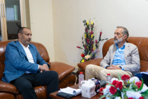 الشرفي يبحث مع السيد جوليان سبل تعزيز التعاون الإنساني وتسهيل عمل المنظمات الدولية في الجنوب