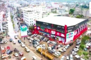 الحوثيون يستولون على مركزًا تجاريًا في إب ويمنعون صاحبه من دخوله