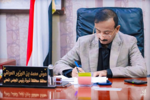 المحافظ بن الوزير يبارك لقيادة قطاع نصاب إنجازهم الأمني ويوجه بصرف مكافأة.