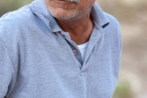 رئيس انتقالي حضرموت يعزي في وفاة الفنان والملحن خالد صالح باوجيه