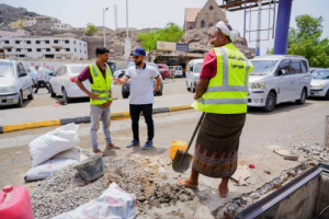 مدير عام صيرة يتفقد أعمال إصلاحات الاتصالات ويوجه بسرعة معالجة الحفريات بالمديرية