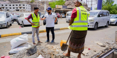 مدير عام صيرة يتفقد أعمال إصلاحات الاتصالات ويوجه بسرعة معالجة الحفريات بالمديرية