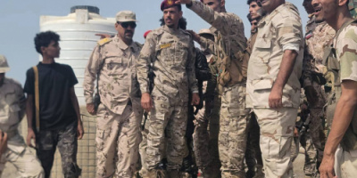 قائد ألوية الدعم والإسناد يتفقد الجاهزية القتالية للواء الثاني بمحور أبين