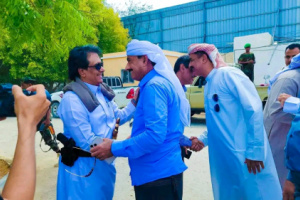 محافظ شبوة يعود إلى المحافظة بعد زيارات عمل خارجية