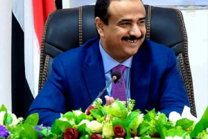 المحافظ بن الوزير يهنئ الطالب بلال الشيخ لتصدره نتائج الثانوية العامة على مستوى الجمهورية