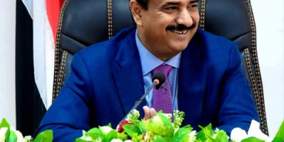 المحافظ بن الوزير يهنئ الطالب بلال الشيخ لتصدره نتائج الثانوية العامة على مستوى الجمهورية