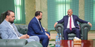 الرئيس الزُبيدي يوجه وزير الأشغال بسرعة إنجاز مشاريع الطر