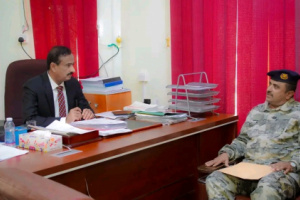 المحافظ بن الوزير يشدد على دور خفر السواحل لمكافحة التهريب وحماية سواحل شبوة