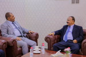 وزير النقل يلتقي سفير بلادنا لدى إندونيسيا ويبحث مع محافظ سقطرى أوضاع قطاعات النقل بالمحافظة