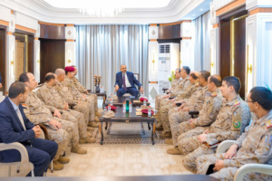 الرئيس الزُبيدي يترأس اجتماعًا لرئاسة هيئة الأركان العامة وعدد من هيئات ودوائر وزارة الدفاع