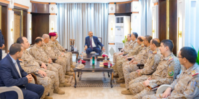 الرئيس الزُبيدي يترأس اجتماعًا لرئاسة هيئة الأركان العامة وعدد من هيئات ودوائر وزارة الدفاع