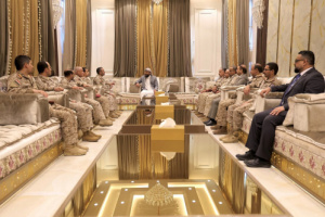 المحرمي يلتقي رئيس الأركان العامة ورؤساء هيئات ودوائر وزارة الدفاع