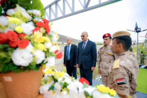 الرئيس الزُبيدي يزيح الستار عن النصب التذكاري للشهيد القائد منير "أبو اليمامة" بالعاصمة عدن