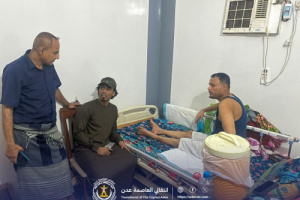السقاف يزور جريح حرب تحرير الجنوب محمود النجاشي
