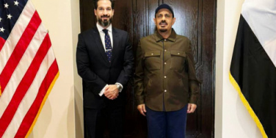 محافظ حضرموت يبحث مع مسؤول أمريكي سبل تعزيز التعاون الأمني ودعم الخدمات