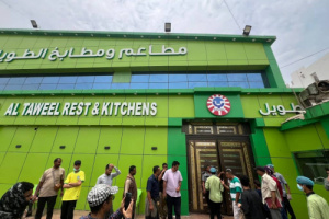 مأمور الشيخ عثمان وسام معاوية ينفذ حملة لإغلاق المطاعم المخالفة للأسعار
