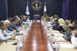 الأمين العام يترأس اجتماعًا استثنائيًا مشتركًا مع فرق التوجيه والرقابة الرئاسية ورؤساء الهيئات التنفيذية بالمحافظات