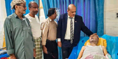 فريق من الجمعية الوطنية يطمئن على صحة العميد سالم باشادي بأحد مشافي العاصمة عدن