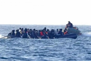 ارتفاع حصيلة ضحايا غرق زورق المهاجرين قبالة سواحل اليمن إلى 96 قتيلاً