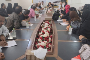 مدير عام المنصورة يشدد على إعادة النظر لرسوم المدارس الخاصة والتعامل بالعملة المحلية