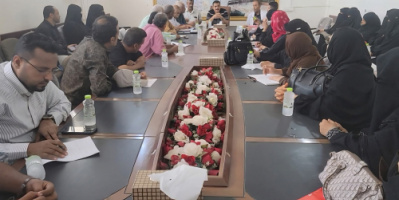 مدير عام المنصورة يشدد على إعادة النظر لرسوم المدارس الخاصة والتعامل بالعملة المحلية