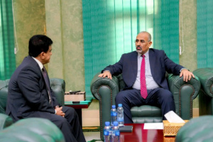 الرئيس الزُبيدي يطّلع من وزير النفط على جهود تشغيل مصافي عدن وتأمين وقود الكهرباء