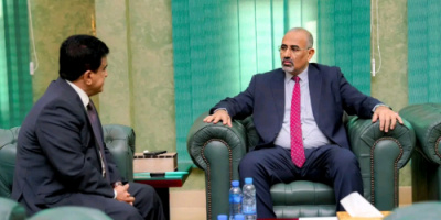 الرئيس الزُبيدي يطّلع من وزير النفط على جهود تشغيل مصافي عدن وتأمين وقود الكهرباء