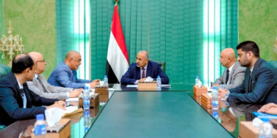الرئيس الزُبيدي يشدد على أهمية النهوض بقطاع الاتصالات وفق رؤية استراتيجية حديثة