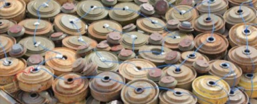 مسام ينفذ عملية إتلاف لكمية كبيرة من مخلفات الحوثيين غير المنفجرة في باب المندب