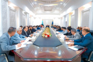 القيادة التنفيذية العليا تبحث ترتيبات مؤتمري المانحين والاقتصادي وتشيد بجهود ضبط الأسعار