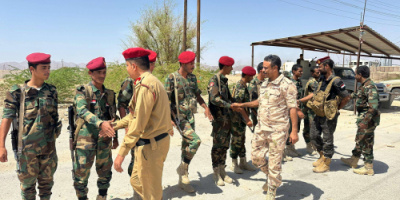 المقدم النقيب يتفقد قوات دفاع شبوة ويشيد بالجاهزية الأمنية والإنجازات منذ التحرير