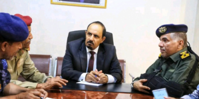 محافظ حضرموت يعقد اجتماعًا بالقيادات الأمنية والعسكرية ويوجه كلمة مهمة لأبناء المحافظة