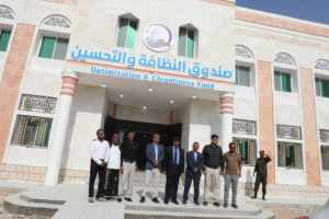 محافظ حضرموت يفتتح المبنى الجديد لصندوق النظافة والتحسين بساحل حضرموت