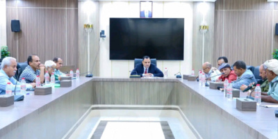 الوزير السقطري يلتقي رئيس هيئة المصائد ورؤساء الجمعيات السمكية في سقطرى