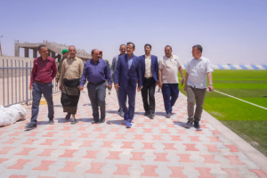 المحافظ بن الوزير يتفقد ملعب الفقيد الخليفي ونادي التضامن ويجدد التزامه بدعم القطاعين الشبابي والرياضي