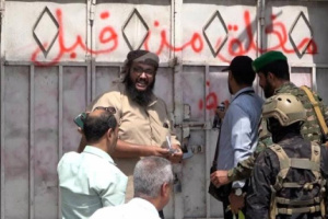 النيابة العامة تضرب المخالفين في عدن.. حملة واسعة على شركات الأدوية والصيدليات المخالفة