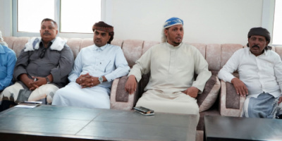 محافظ سقطرى يلتقي السلطان علي بن عيسى بن عفرار والمشائخ لبحث أوضاع الأسعار والمشاريع التنموية 