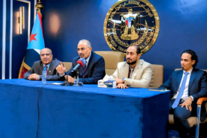 الرئيس الزُبيدي يدشّن برنامج النزول الميداني لفرق الرقابة الرئاسية والتوجيه السياسي