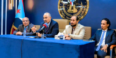 الرئيس الزُبيدي يدشّن برنامج النزول الميداني لفرق الرقابة الرئاسية والتوجيه السياسي