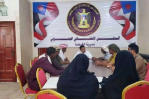 انتقالي الغيضة يستعرض الوضع الاقتصادي وجهود ضبط الأسعار بأسواق المديرية