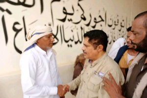 رئيس انتقالي حضرموت يشارك في تشييع جثمان الفقيد التميمي وينقل تعازي الرئيس الزُبيدي