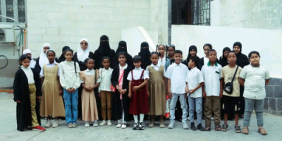 انتقالي حضرموت ينظم زيارة تعريفية لطلاب المخيم الصيفي إلى إذاعة المكلا