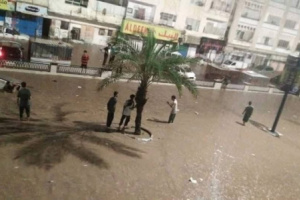 لملس يعلن حالة طوارئ ميدانية في عدن لمواجهة السيول والأمطار الغزيرة